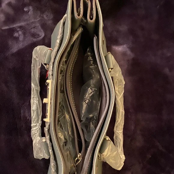 NEW Tosca belted gray handbag - Picture 3 of 5